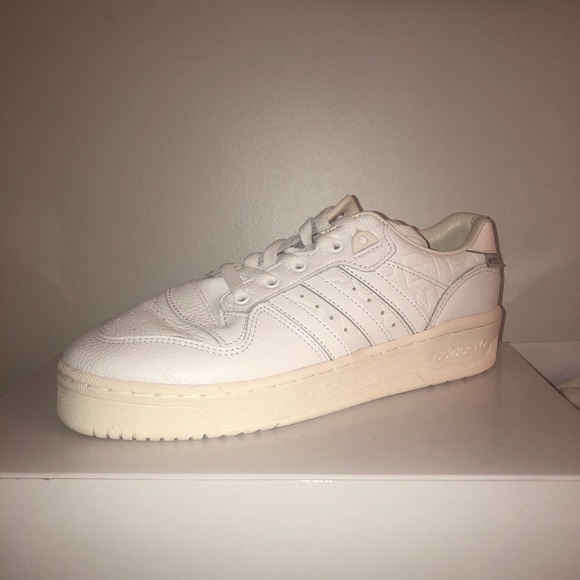 rivalry low sneakers